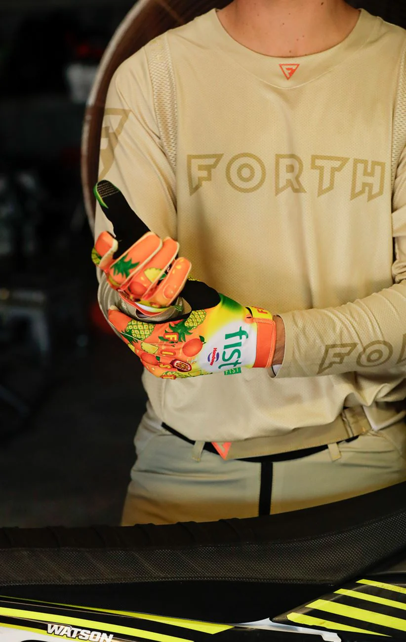 Fist - Strapped - Image 101