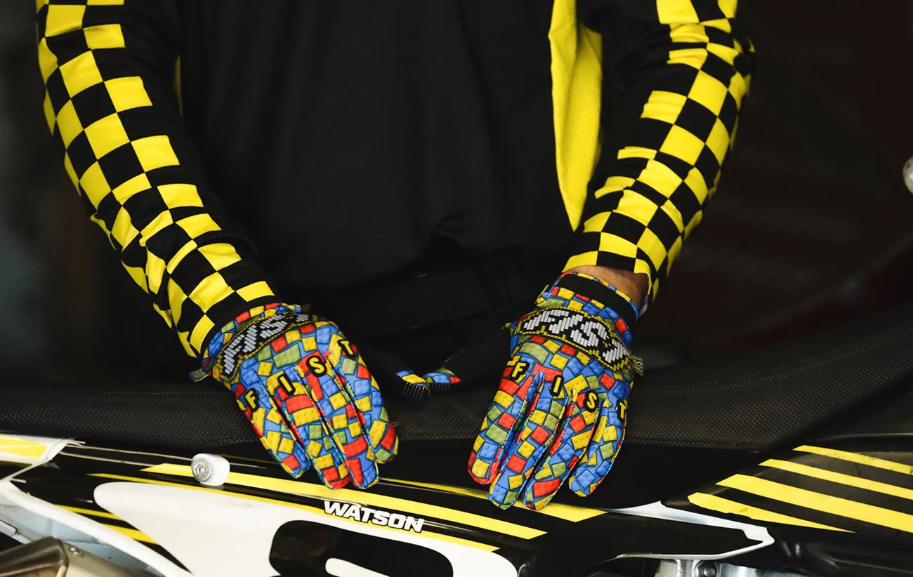 Fist - Strapped - Image 40