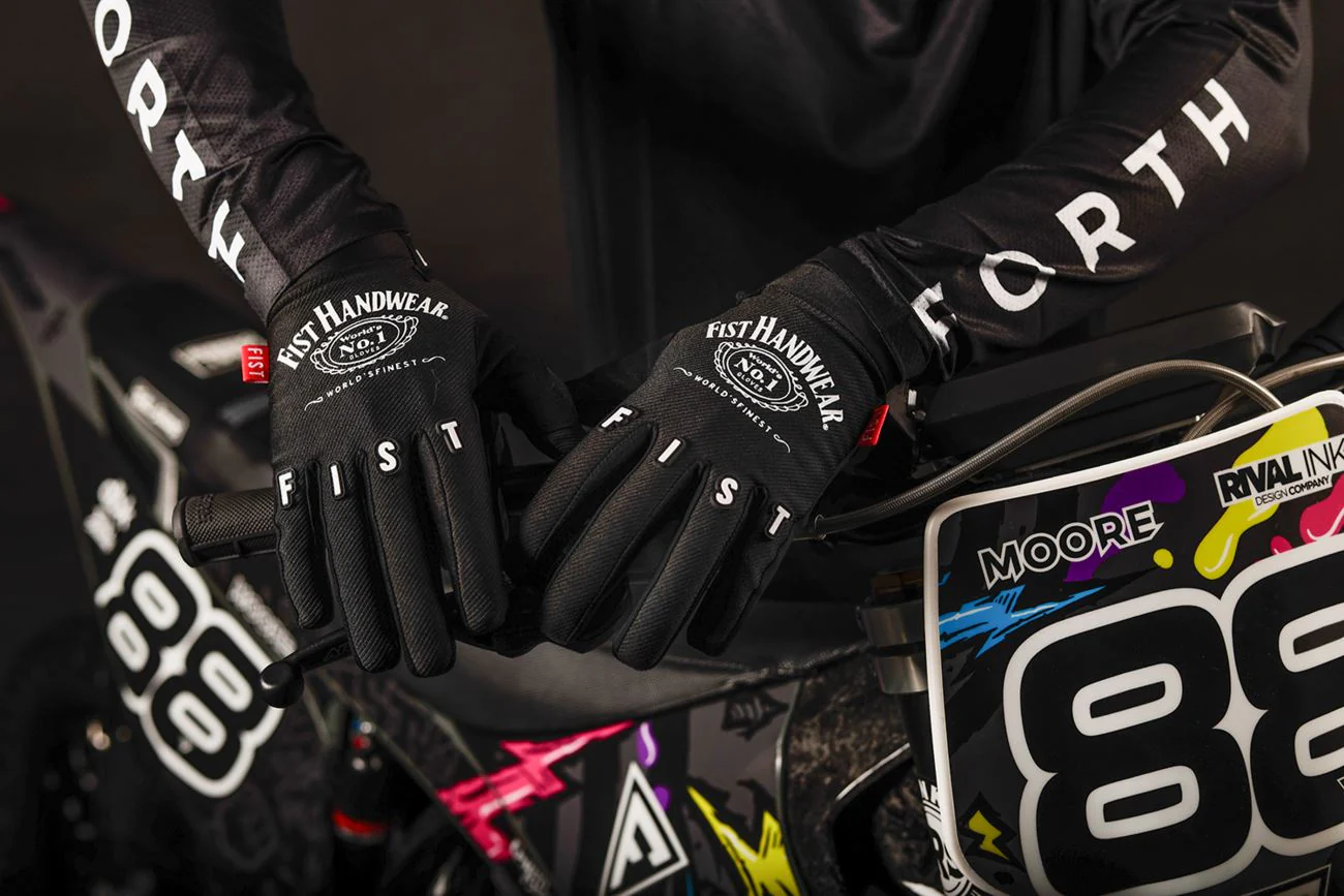 Fist - Strapped - Image 73