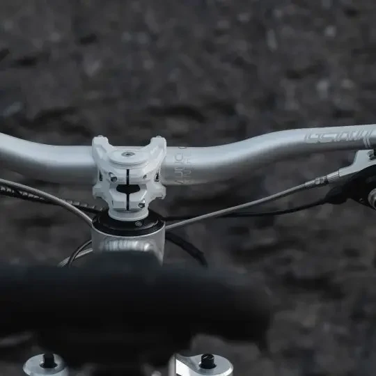 Leatt MTB Handlebar Kit Launch Control 6.0 35mm Hi Rise Silver - Image 6