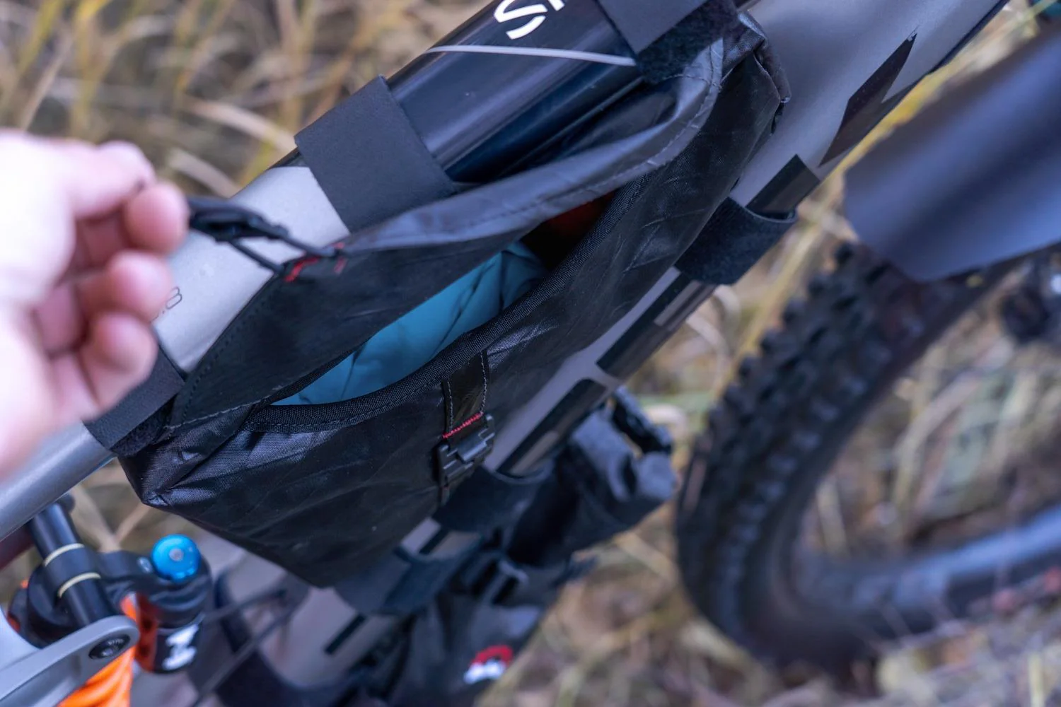 Revelate Designs Hopper Frame Bag Black - Image 9