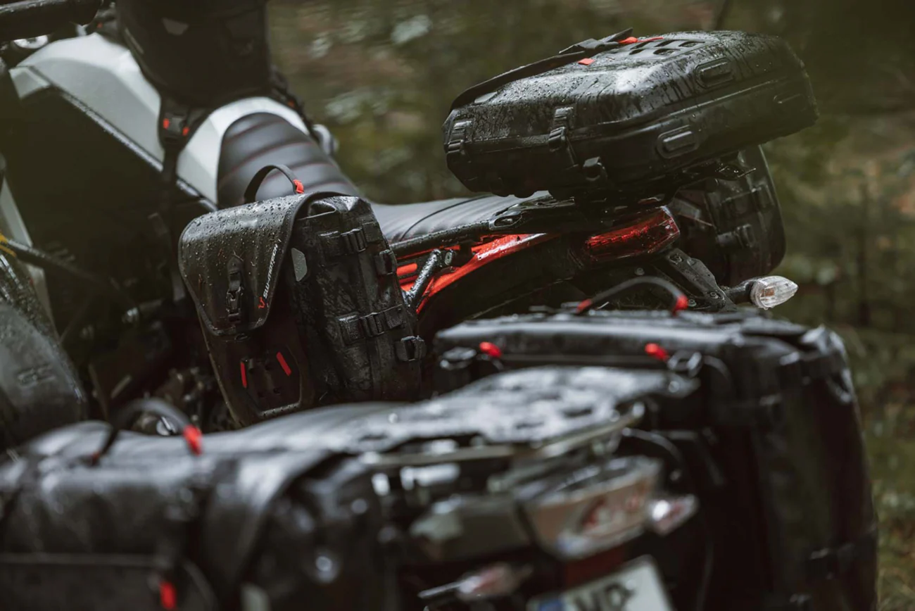 SW-MOTECH SysBag Side Bag System - Black - Triumph Speed Twin 1200 '19-'24 BC.SYS.11.928.31000B - Image 7