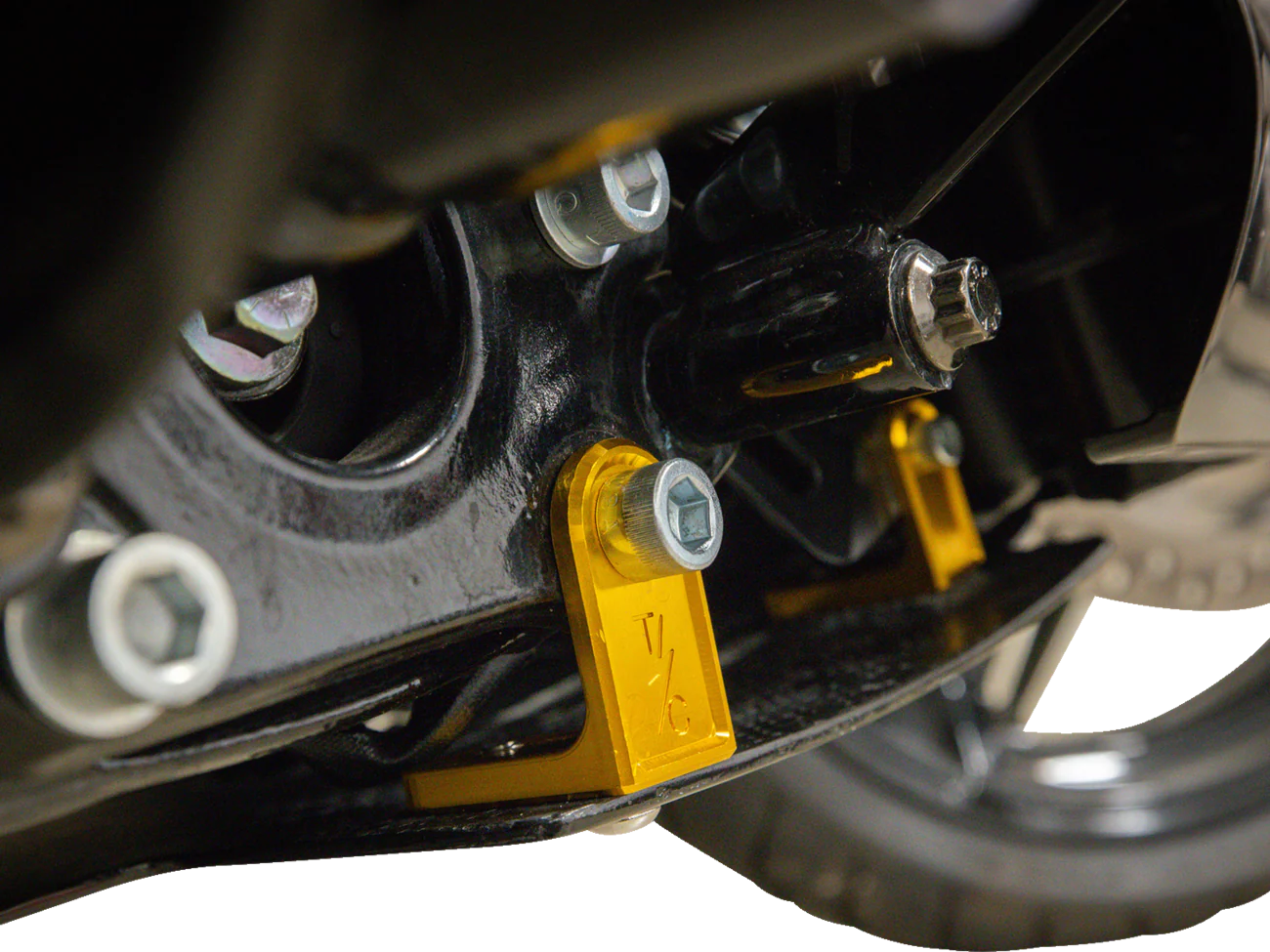 THRASHIN SUPPLY CO. Skid Plate - Carbon Fiber/Forged - With Gold Brackets - FLHX/FLTRX TSC-3035-5 - Image 2
