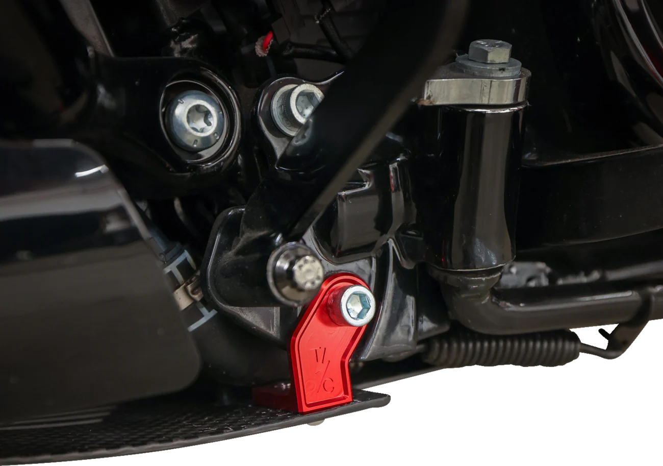 THRASHIN SUPPLY CO. Skid Plate - Carbon Fiber/Forged - With Red Brackets - FLHX/FLTRX TSC-3035-2 - Image 3