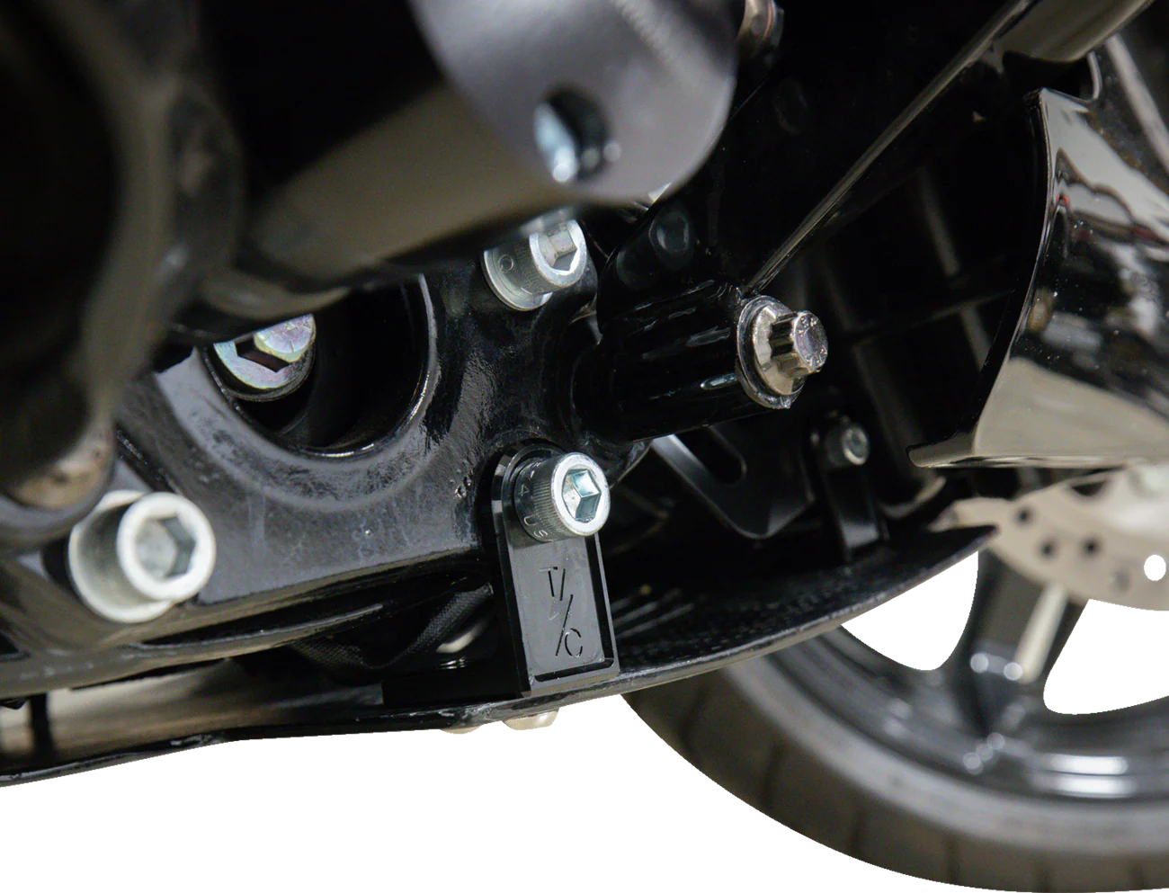 THRASHIN SUPPLY CO. Skid Plate - Carbon Fiber/Gloss - With Black Brackets - FLHX/FLTRX TSC-3034-1 - Image 2